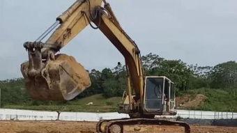 挖掘机吃瓜视频,揭秘工地上的欢乐时光