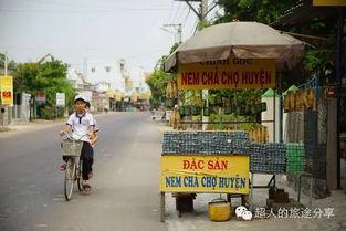 骑行路边吃瓜,悠闲吃瓜，感受生活美好瞬间