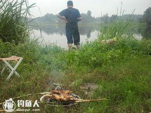 钓鱼佬河边吃瓜,揭秘民间趣事